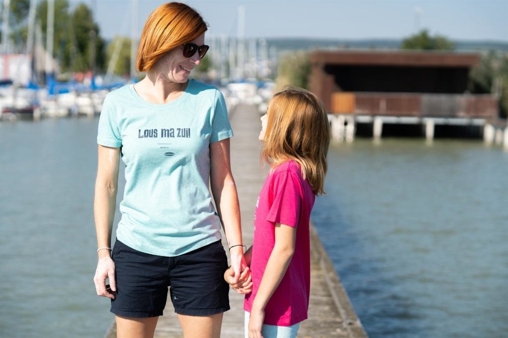 OstSeele - textile Mundart - Mutter und Tochter am See